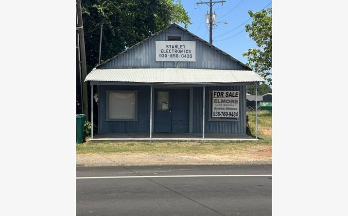 Pictures of Retail property located at 111 East Stewart Street, Willis, TX 77378 for sales - image #1