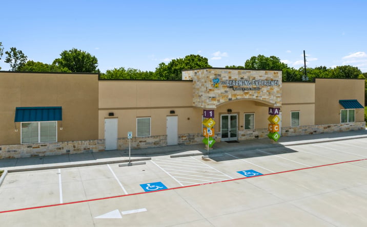 Pictures of Retail property located at 5521 Orchard Park Lane, Manvel, TX 77578 for sales - image #1