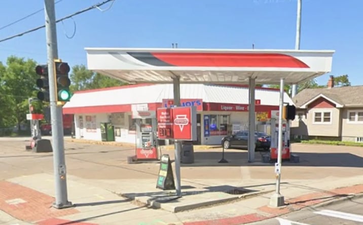 Pictures of Retail property located at 3328 AVE OF THE CITIES, MOLINE, IL 61265-4303 for sales - image #1