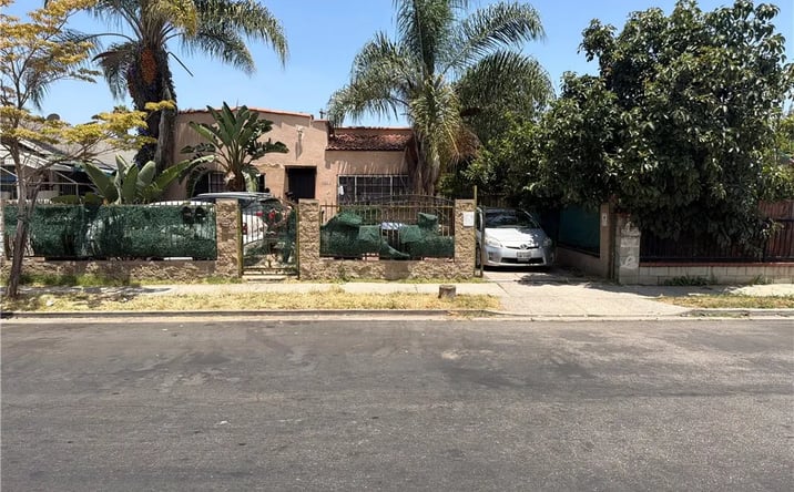 Pictures of Multifamily property located at 4809 Pickford, Los Angeles, CA 90019 for sales - image #1