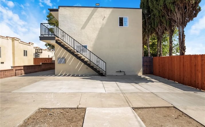 Pictures of Multifamily property located at 564 W Macarthur, San Pedro, CA 90731 for sales - image #1
