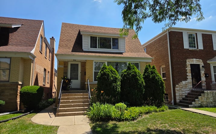 Pictures of Multifamily property located at 6159 N Meade Avenue, Chicago, IL 60646 for sales - image #1