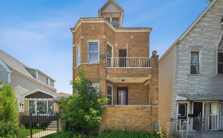 Pictures of Multifamily property located at 3039 N Gresham Avenue, Chicago, IL 60618 for sales - image #1