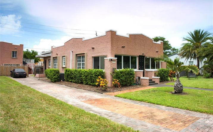 Pictures of Multifamily property located at 1624-1630 Jackson St, Hollywood, FL 33020 for sales - image #1