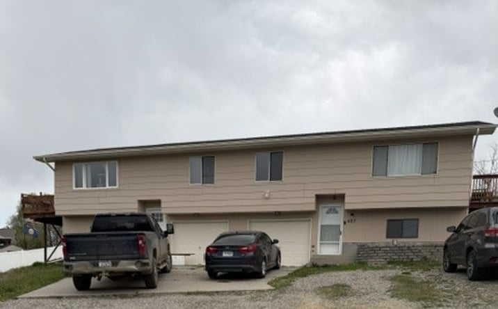 Pictures of Multifamily, Mixed Use, Business for Sale property located at 425 LAURIE LN, BILLINGS, MT 59105 for sales - image #1