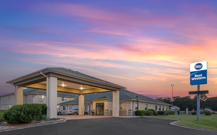Pictures of Hospitality property located at 120 West 18th Street, Grove, OK 74344 for sales - image #1