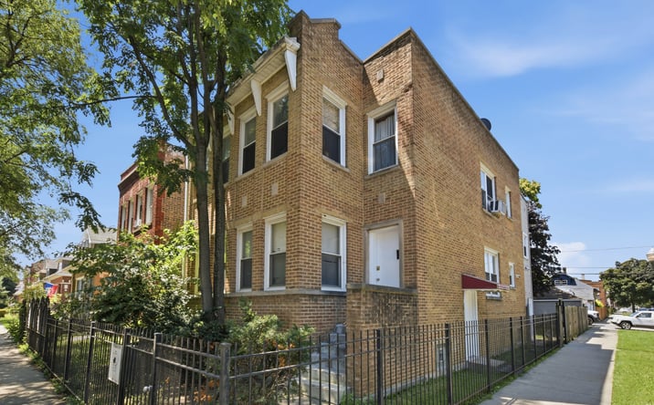 Pictures of Multifamily property located at 1654 N Austin Avenue, Chicago, IL 60639 for sales - image #1