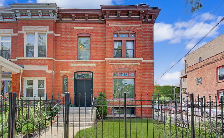 Pictures of Multifamily property located at 700 S Oakley Boulevard, Chicago, IL 60612 for sales - image #1