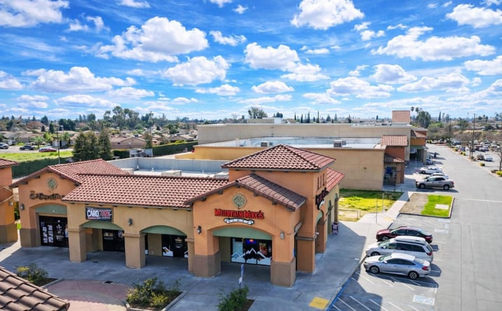 Pictures of Business for Sale property located at Mountain Mike's Pizza, Madera, CA 93638 for sales - image #1