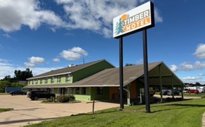 Pictures of Hospitality property located at 2225 Lincoln Way, Clinton, IA 52732 for sales - image #1