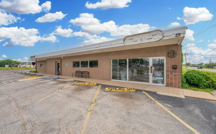 Pictures of Retail property located at 2502 South Oliver Avenue, Wichita, KS 67210 for sales - image #1