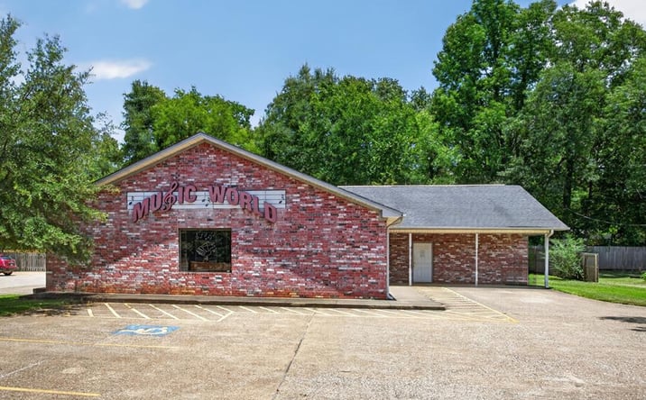 Pictures of Retail, Office, Mixed Use property located at 1319 S John Redditt Drive, Lufkin, TX 75904 for sales - image #1