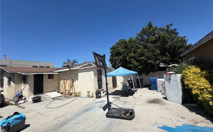 Pictures of Multifamily property located at 652 W 87th, Los Angeles, CA 90044 for sales - image #1