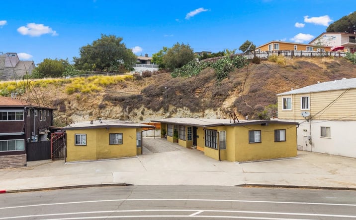 Pictures of Multifamily property located at 3206-16 Reynard Way, San Diego, CA 92103 for sales - image #1