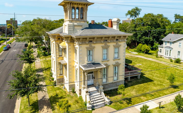 Pictures of Hospitality property located at 403 E ADAMS ST, SANDUSKY, OH 44870-2907 for sales - image #1