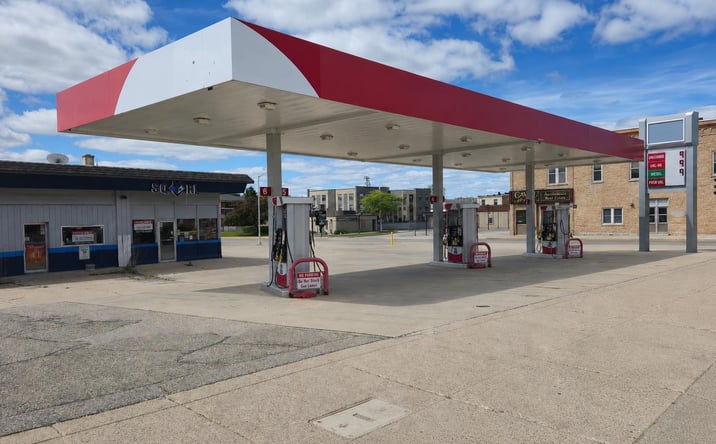 Pictures of Retail property located at 306 E Main St, Reedsburg, WI 53959 for sales - image #1