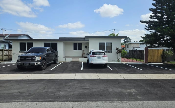 Pictures of Multifamily property located at 9415 SW 38th St, Miami, FL 33165 for sales - image #1