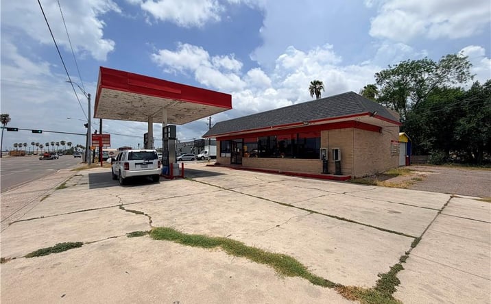 Pictures of Retail property located at 301 W US Highway 83, Pharr, TX 78577 for sales - image #1