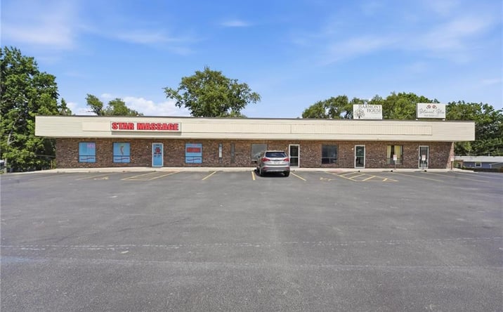 Pictures of Office property located at 114-120 SW 7 Highway, Blue Springs, MO 64014 for sales - image #1