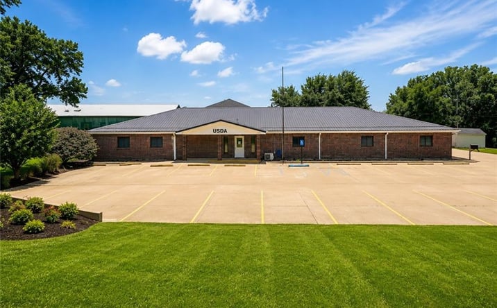 Pictures of Office property located at 118 W Davis Street, Mound City, MO 64470 for sales - image #1