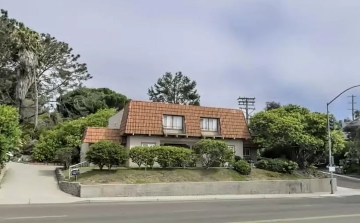 Pictures of Multifamily property located at 584-86 Lomas Santa Fe Dr, Solana Beach, CA 92075 for sales - image #1