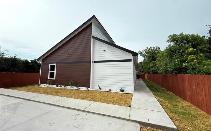 Pictures of Multifamily property located at 2020 Cedar Avenue, McAllen, TX 78501 for sales - image #1