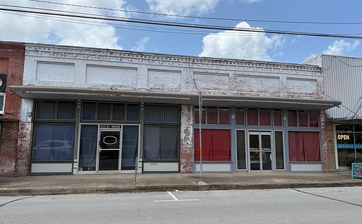 Pictures of Retail, Office property located at 211 E MAIN ST, EAGLE LAKE, TX 77434-2425 for sales - image #1