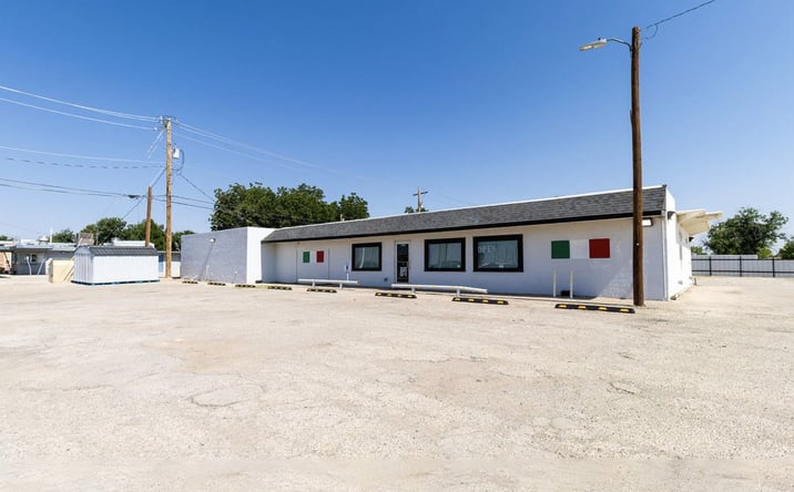 Pictures of Retail property located at 2212 W Lea St, Carlsbad, NM 88220 for sales - image #1