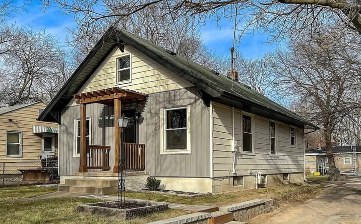 Pictures of Multifamily property located at 2735 College Avenue, Des Moines, IA 50311 for sales - image #1