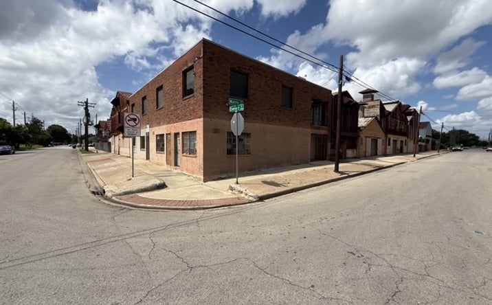 Pictures of Industrial property located at 913 Morris Street, Houston, TX 77009 for sales - image #1