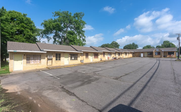 Pictures of Multifamily property located at 910 North Main Street, Waldron, AR 72958 for sales - image #1