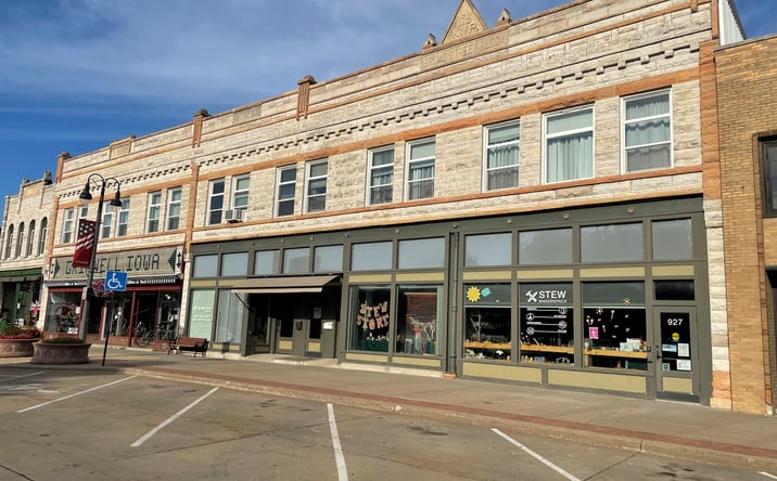 Pictures of Retail, Office, Mixed Use property located at 925 Broad Street, Grinnell, IA 50112 for sales - image #1