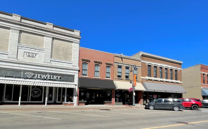 Pictures of Retail, Office, Mixed Use property located at 907 Main Street, Grinnell, IA 50112-2049 for sales - image #1