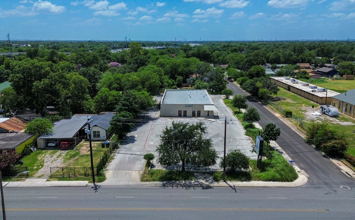 Pictures of Office property located at 2207 S ZARZAMORA ST, SAN ANTONIO, TX 78207-8024 for sales - image #1