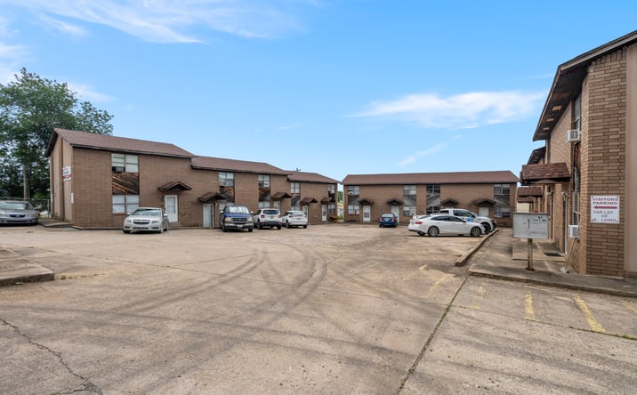 Pictures of Multifamily property located at 305 East Pleasant Valley Road, Poteau, OK 74953 for sales - image #1