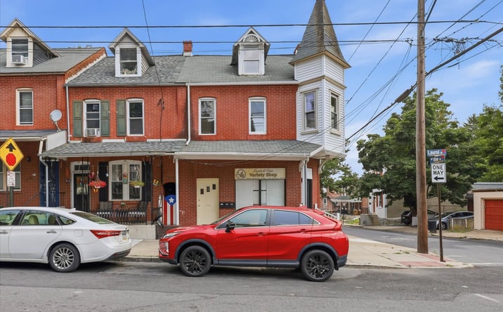 Pictures of Mixed Use property located at 121 Laurel St, Lancaster, PA 17603 for sales - image #1