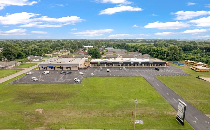 Pictures of Retail property located at 502 Cottonwood Plaza, Kennett, MO 63857 for sales - image #1