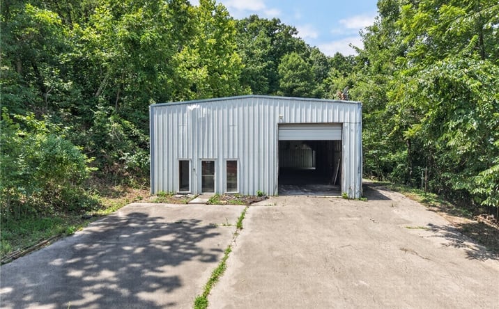 Pictures of Industrial property located at 203 Relaxation Point, Camdenton, MO 65020 for sales - image #1