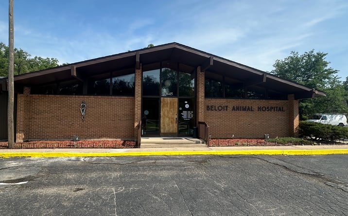 Pictures of Office property located at 1645 Blackhawk Boulevard, South Beloit, IL 61080 for sales - image #1