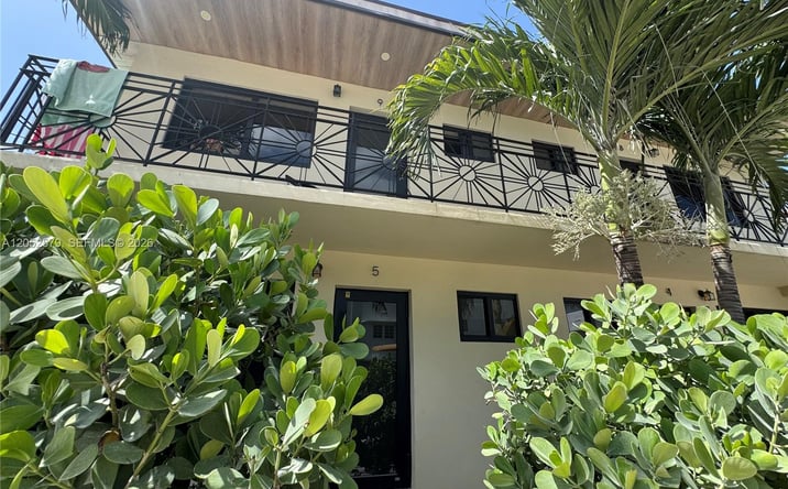 Pictures of Multifamily property located at 730 14th Pl, Miami Beach, FL 33139 for sales - image #1