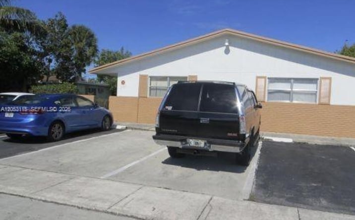 Pictures of Multifamily property located at 5311 NW 16th St, Lauderhill, FL 33313 for sales - image #1