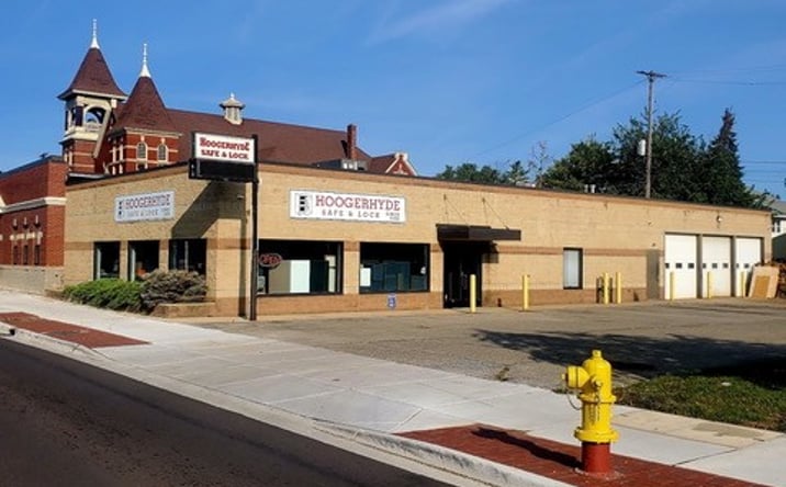 Pictures of Retail property located at 1033 Leonard Street Northwest, Grand Rapids, MI 49504 for sales - image #1