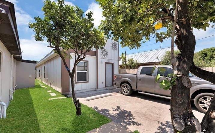 Pictures of Multifamily property located at 404 S 21st Street, McAllen, TX 78501 for sales - image #1