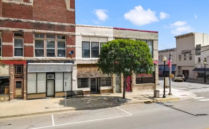 Pictures of Retail, Office, Mixed Use property located at 102 W WASHINGTON ST, WINCHESTER, IN 47394-1829 for sales - image #1