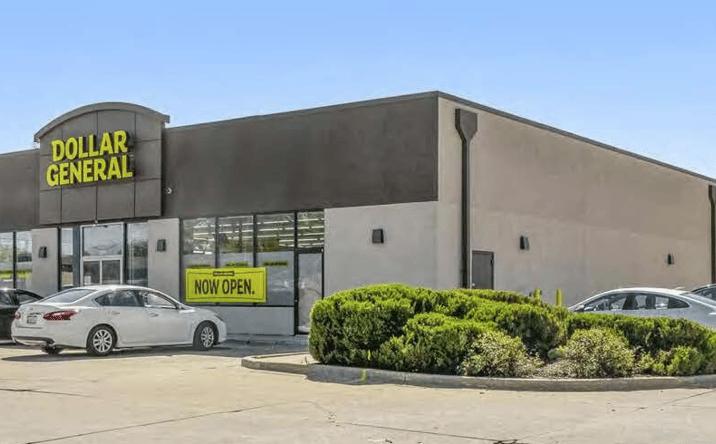 Pictures of Retail property located at 3261 E EUCLID AVE, DES MOINES, IA 50317 for sales - image #1