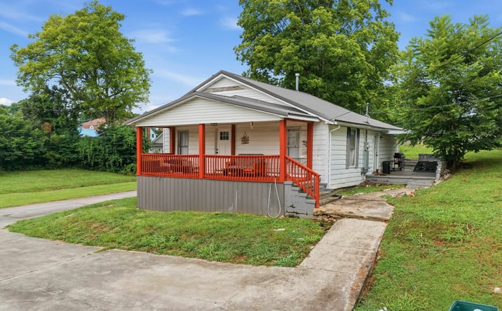Pictures of Multifamily property located at 206 Ferry Street, Loudon, TN 37774 for sales - image #1