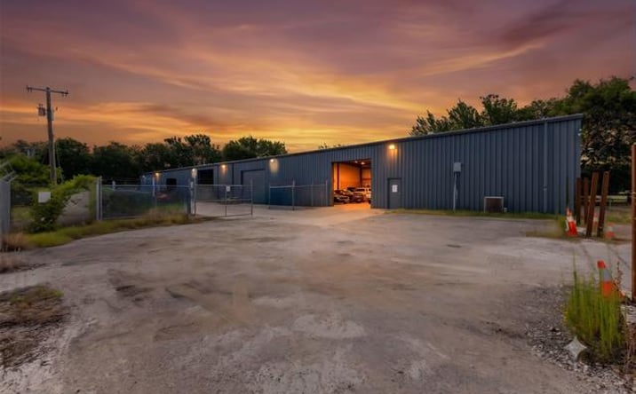 Pictures of Office, Industrial, Mixed Use property located at 6917 Russell Curry Road, Arlington, TX 76001 for sales - image #1