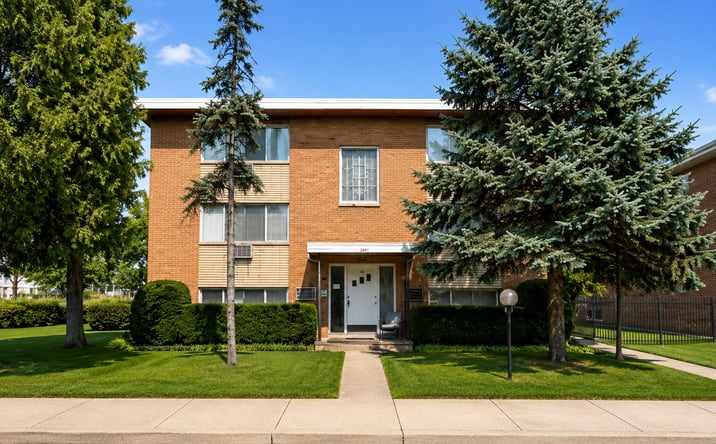 Pictures of Multifamily property located at 8047 W Foster Ln, Niles, IL 60714 for sales - image #1