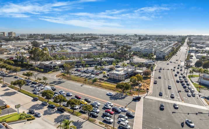 Pictures of Retail property located at 101-105 E 17th Street, Costa Mesa, CA 92627 for sales - image #1