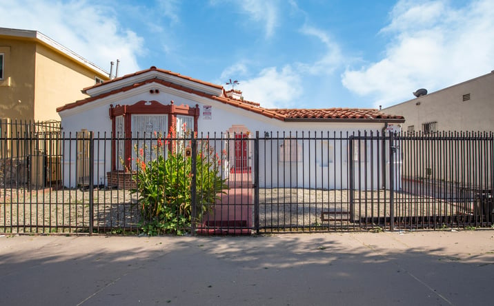 Pictures of Multifamily property located at 520 W 82nd St, Los Angeles, CA 90044 for sales - image #1